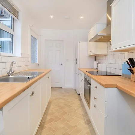 Historic House In The Heart Of Centre With Free Parking