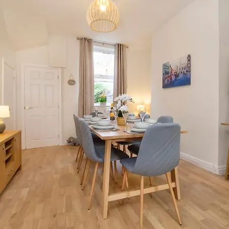 Historic House In The Heart Of Centre With Free Parking Holiday home *
