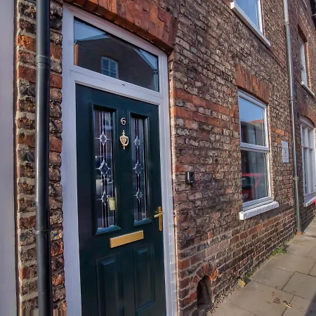 Historic House In The Heart Of Centre With Free Parking