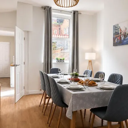 Historic House In The Heart Of Centre With Free Parking *