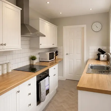 Historic House In The Heart Of Centre With Free Parking