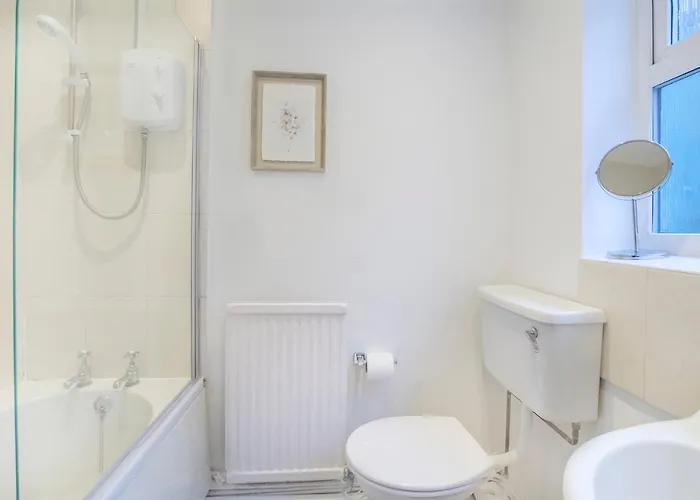 Historic House In The Heart Of Centre With Free Parking Vakantiehuis