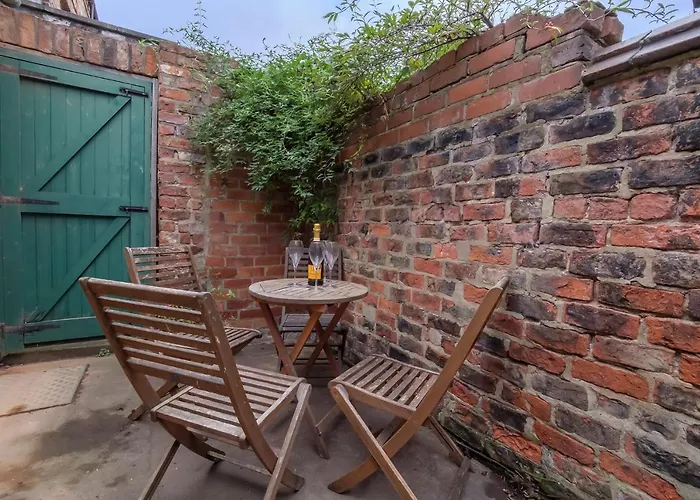 Historic House In The Heart Of Centre With Free Parking Vakantiehuis *
