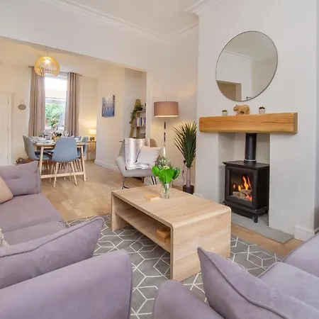 Historic House In The Heart Of Centre With Free Parking