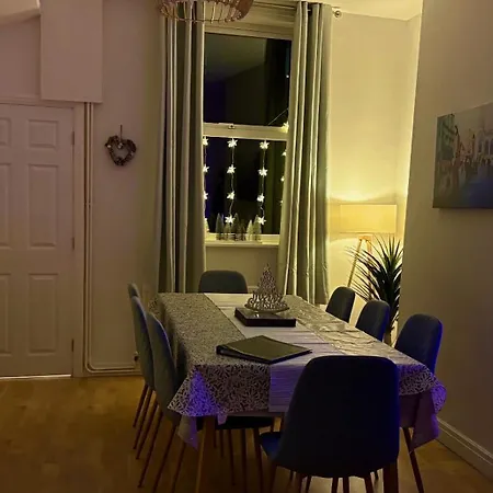 Σπίτι διακοπών Historic House In The Heart Of Centre With Free Parking